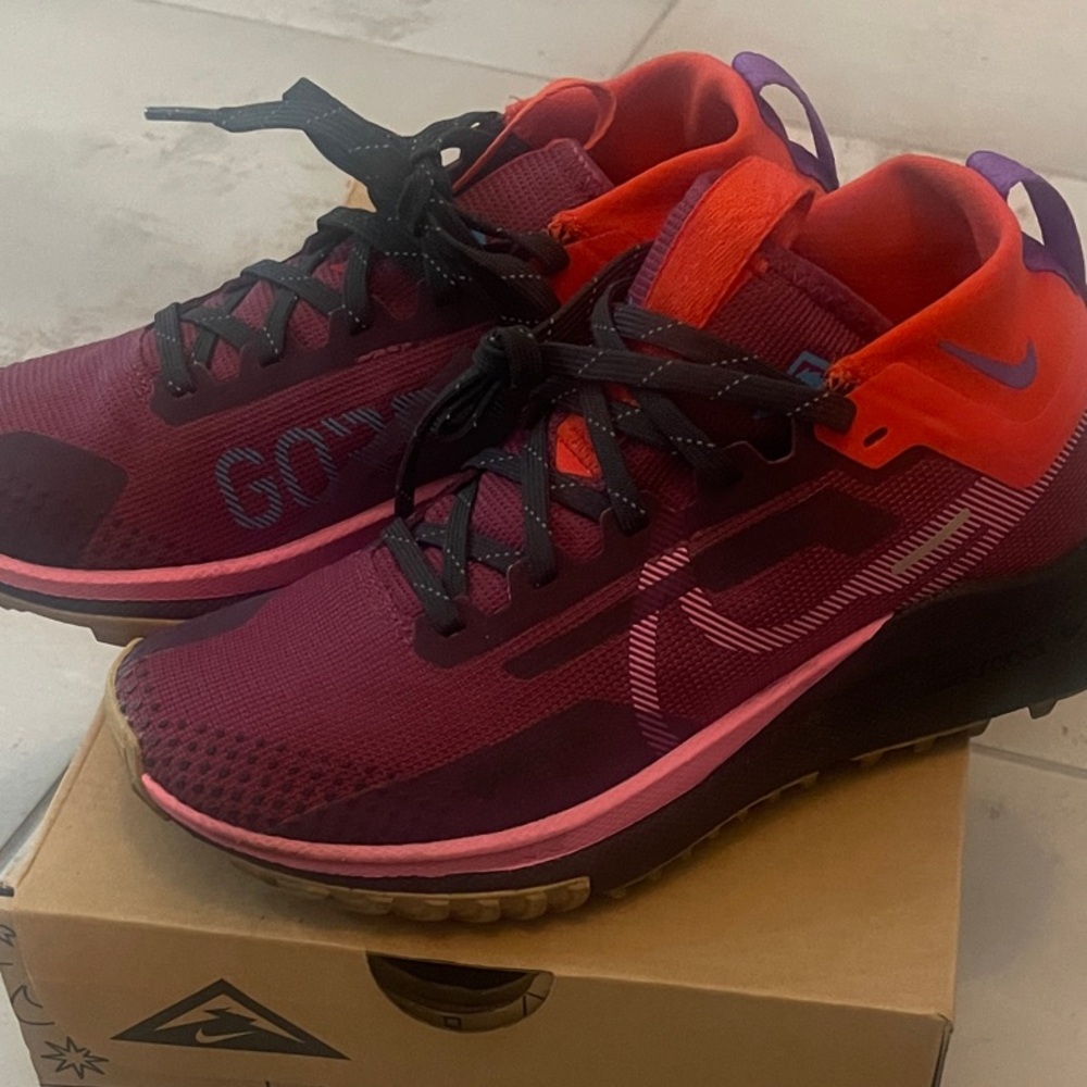 Nike Women's Size 5 React Pegasus Trail 4 GTX Red Pink & Purple Athletic Shoes